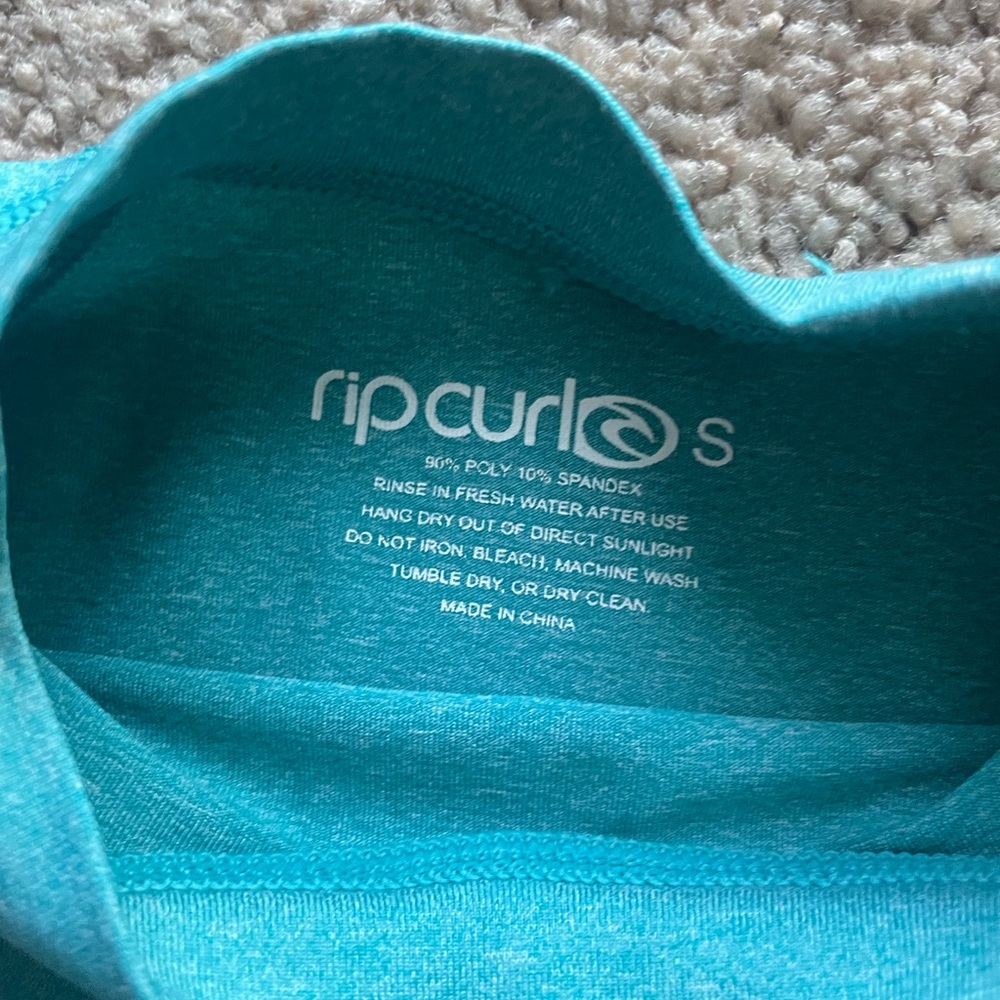 Rip Curl Rash Guard - Picture 3 of 4
